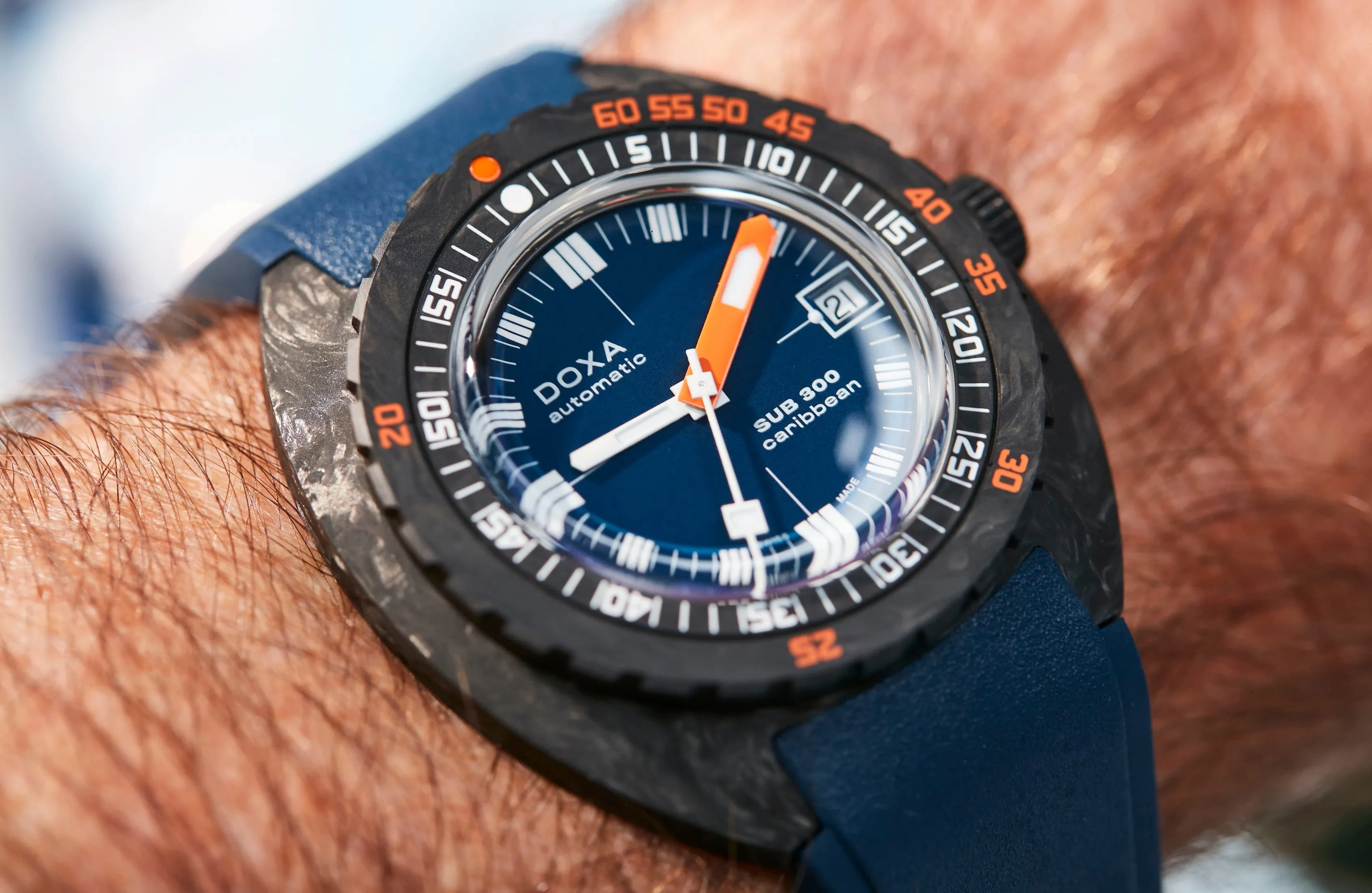 Doxa SUB 300 Carbon COSC Caribbean Rubber