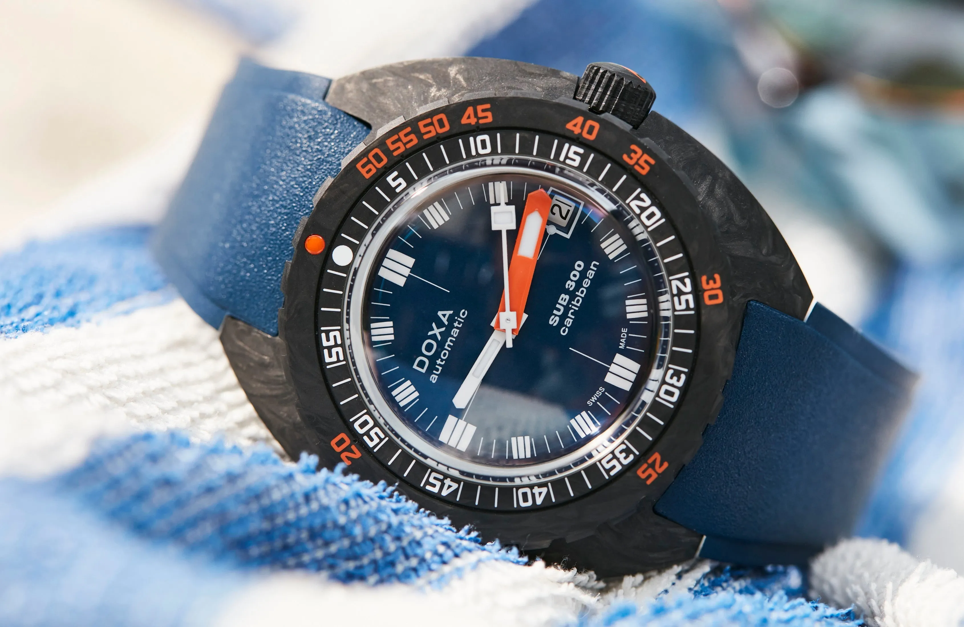Doxa SUB 300 Carbon COSC Caribbean Rubber