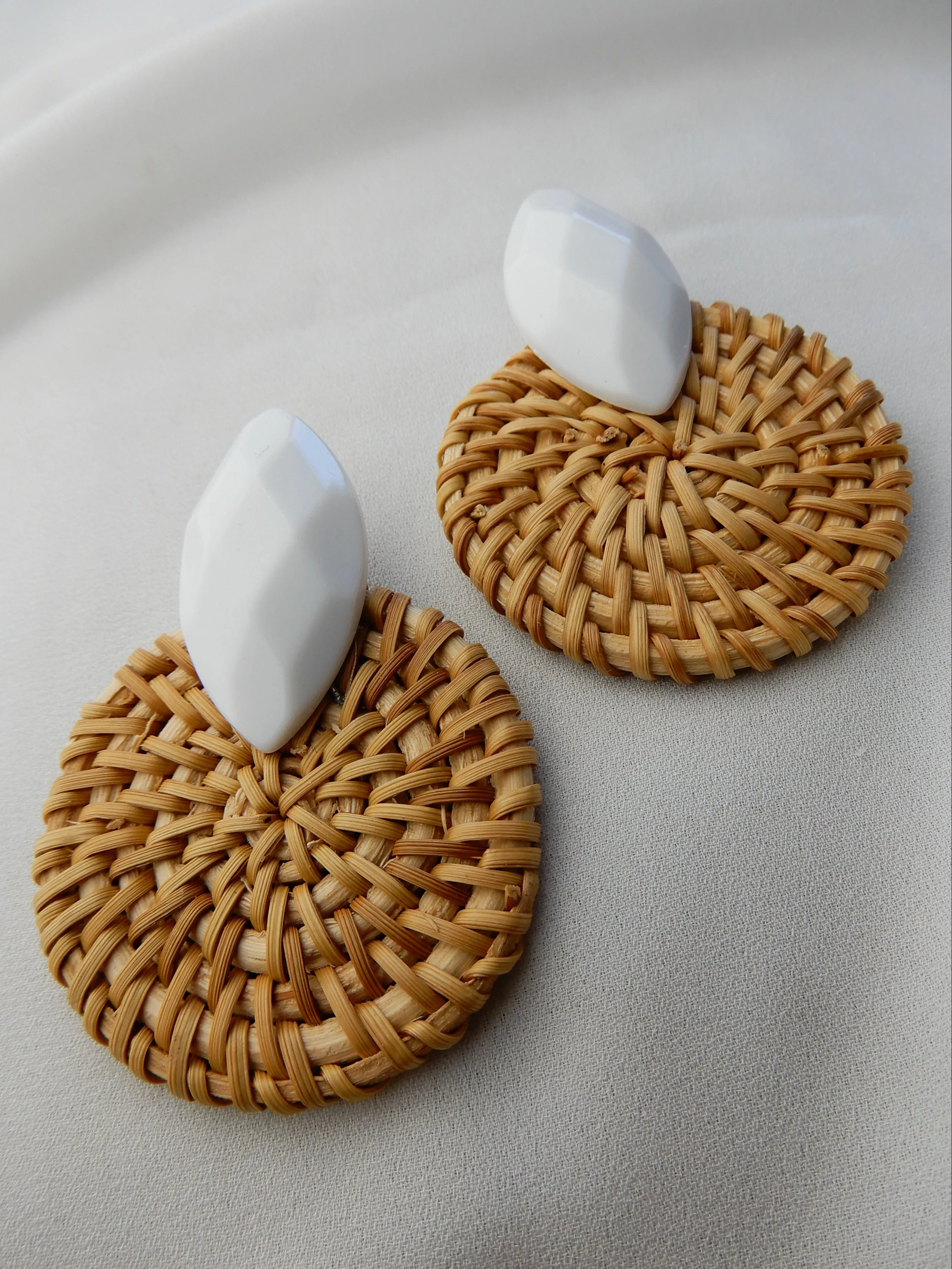 Ratten White Gem Earrings