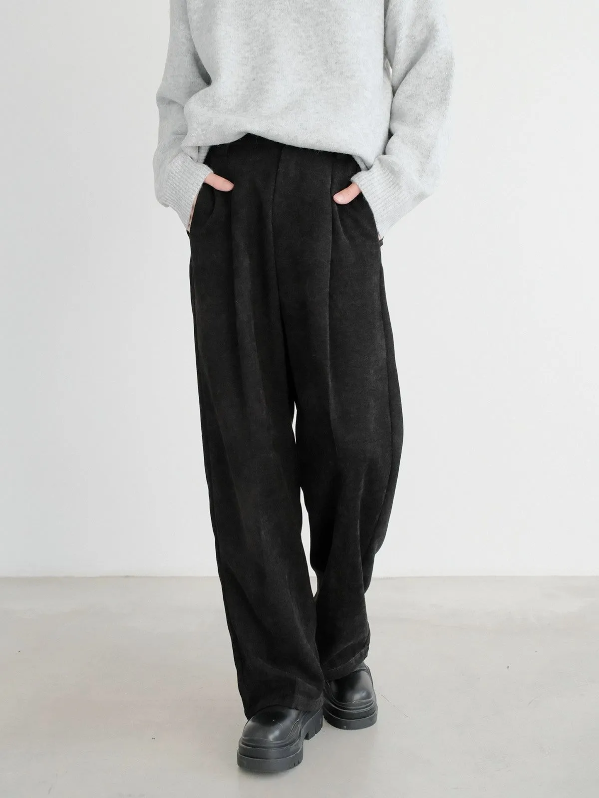 Zhou Relaxed Fit Velvet Pants